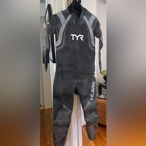 TYR men’s blk/silver Wetsuit Hurricane CAT3 size XL